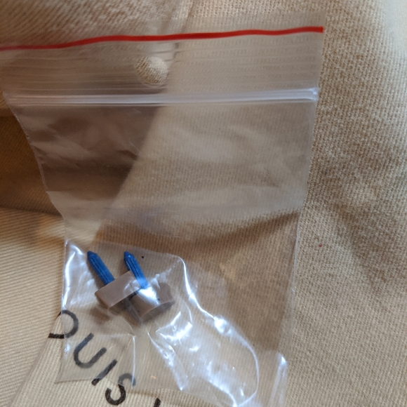 Louis Vuitton - Picture 7 of 12